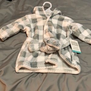 Hooded baby bathrobe.